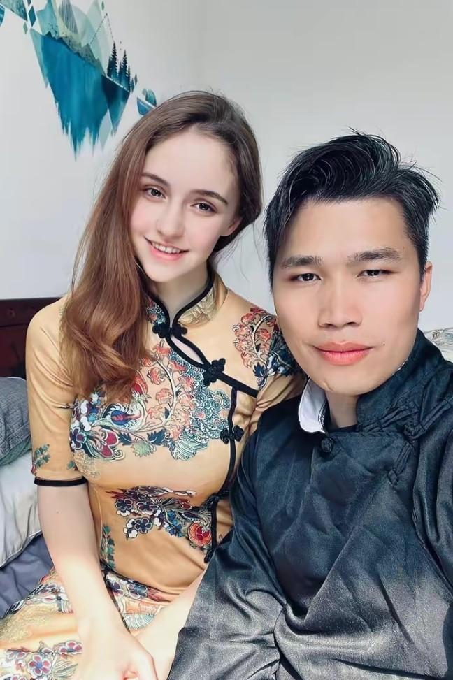 Anh nông dân lấy được mỹ nhân Ý biết làm ruộng, đẻ con xinh như thiên thần-1