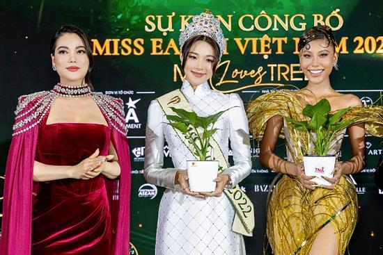 Đương kim Miss Earth diện áo dài đọ sắc cùng dàn mỹ nhân Việt