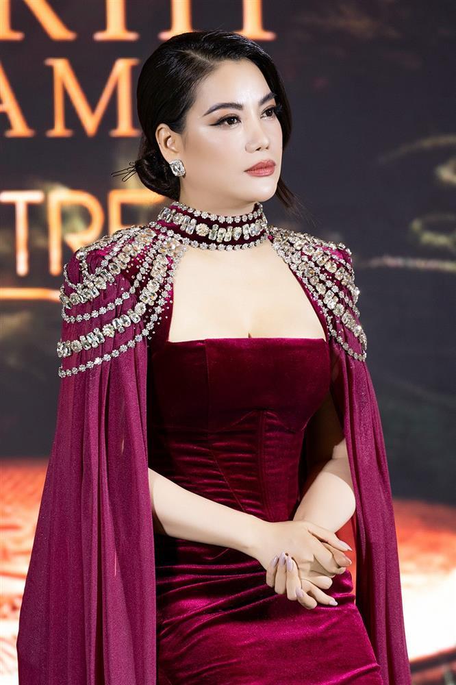 Đương kim Miss Earth diện áo dài đọ sắc cùng dàn mỹ nhân Việt-10
