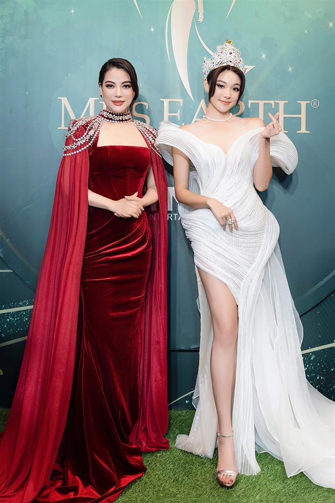 Đương kim Miss Earth diện áo dài đọ sắc cùng dàn mỹ nhân Việt-9
