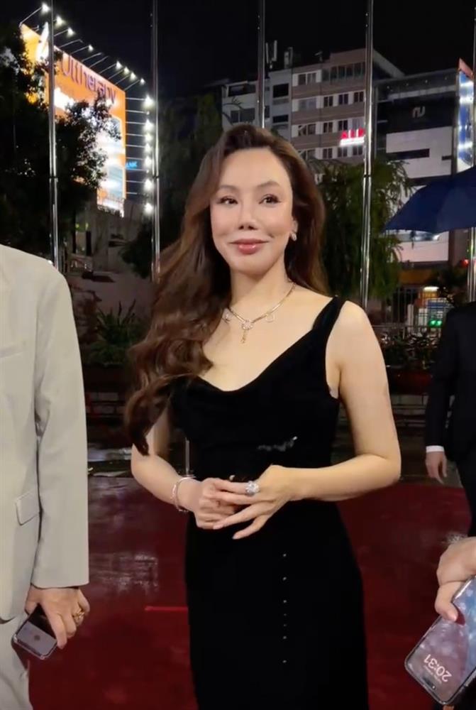 Hồ Quỳnh Hương: Từng kiếm nhiều tiền nhiều đến mức chẳng cần đếm, cứ vứt két sắt rồi lấy ra tiêu xài-1