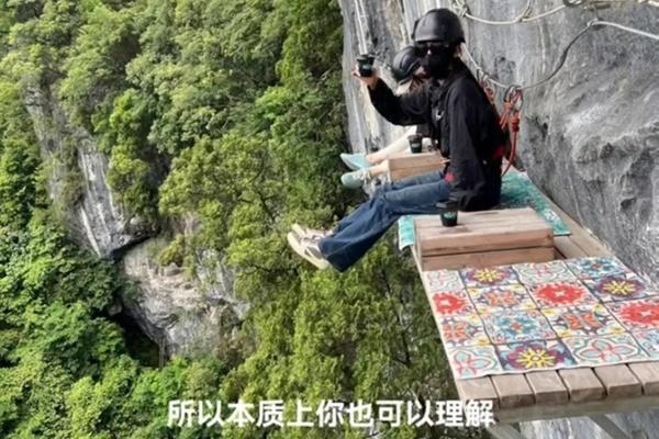 Quán cà phê chênh vênh trên vách đá cao 200m, thách thức bất cứ ai ưa mạo hiểm-4