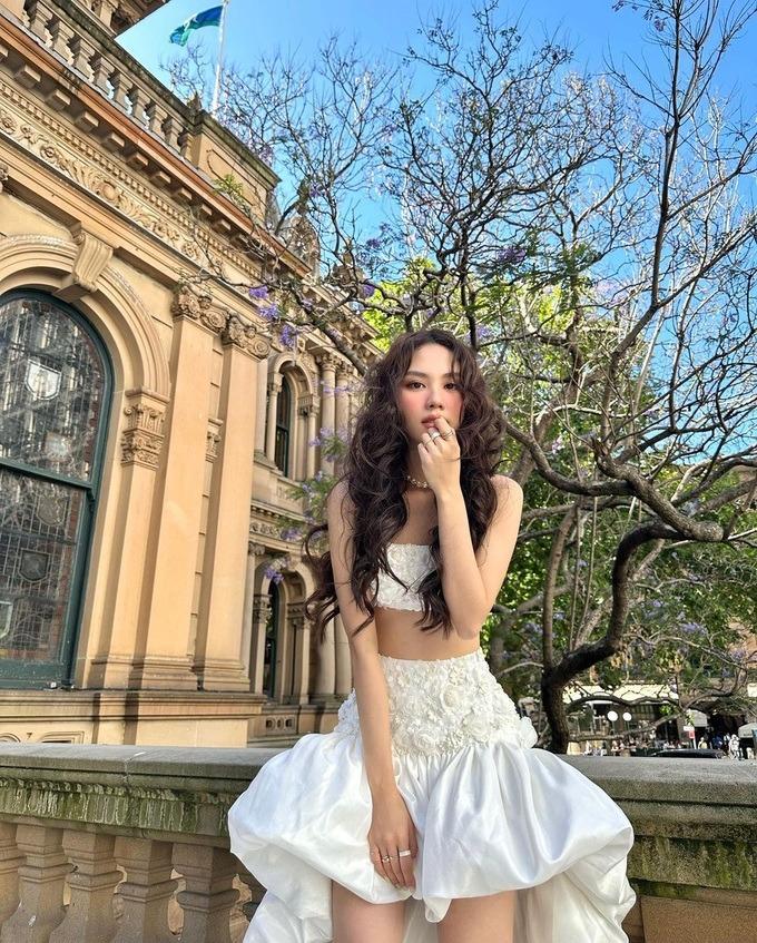 Hoa hậu Mai Phương 1 năm nhiệm kỳ: Ồn ào nhảy gợi cảm, thay đổi sắc vóc-11