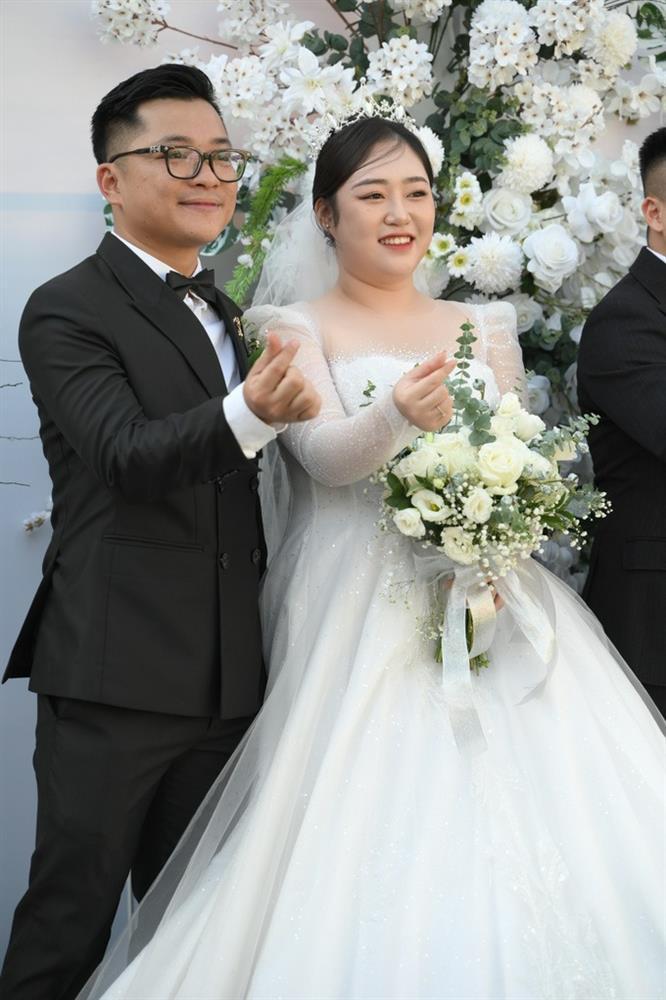 Ba anh chị em Vĩnh Phúc chi tiền tỷ tổ chức đám cưới chung một ngày-2