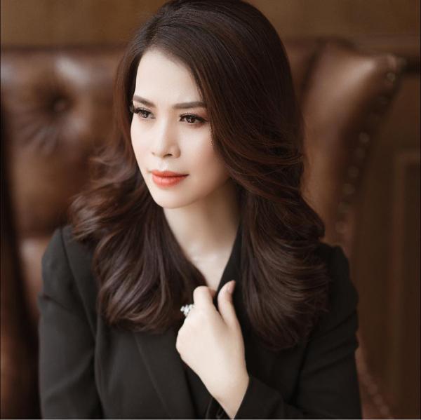 Sắc vóc đời thực bạn gái NSƯT Chí Trung: Lên chức mẹ vợ vẫn giữ body hack tuổi-4