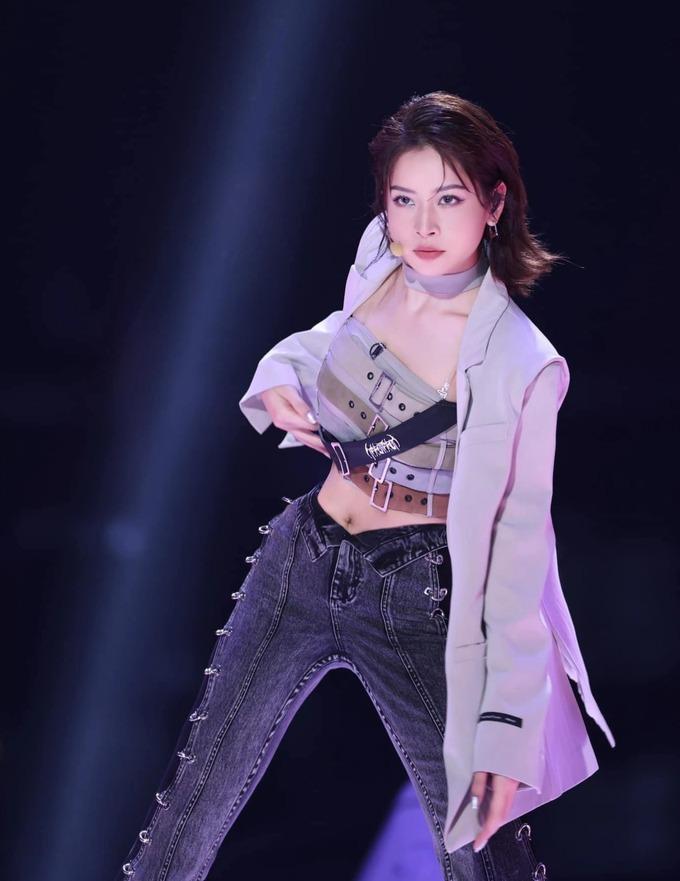 Chi Pu được khen mặc đẹp, tôn dáng gợi cảm tại Đạp Gió 2023-1