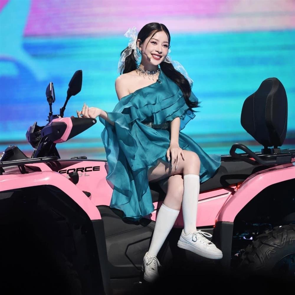 Giải mã sức hút mạnh mẽ của Chi Pu tại Đạp gió 2023-2