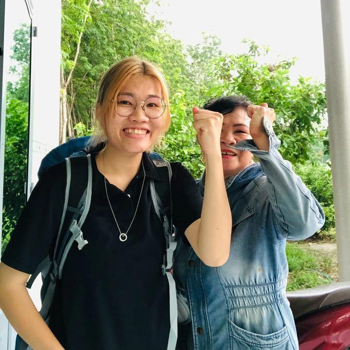 Cô gái đi bộ xuyên Việt không dùng đến tiền bị mọi người chỉ trích-2