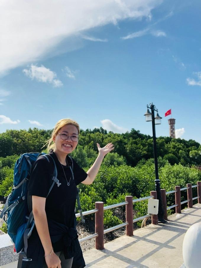 Cô gái đi bộ xuyên Việt không dùng đến tiền bị mọi người chỉ trích-4