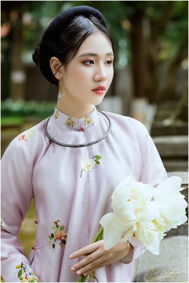 Mẫu nhí Đặng Minh Anh cuốn hút với trang phục truyền thống-2