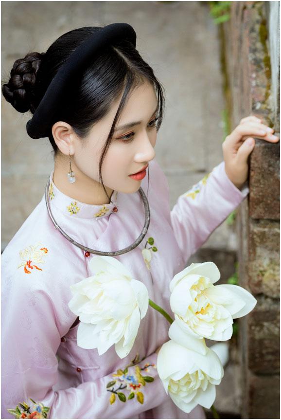 Mẫu nhí Đặng Minh Anh cuốn hút với trang phục truyền thống-1