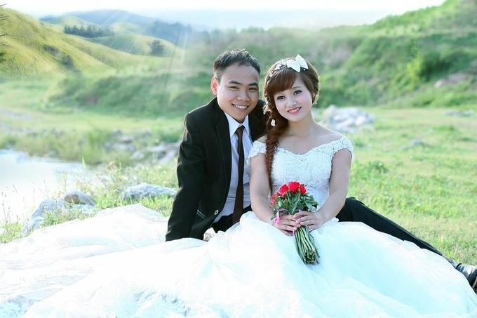 Chuyện tình xúc động: Vợ 43kg suốt 7 năm cõng chồng nặng 70kg ở Vĩnh Phúc-1