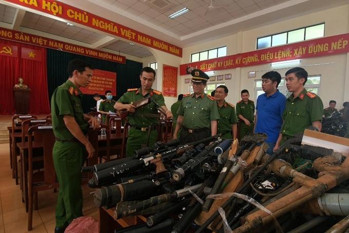 Công an Đắk Lắk thu hơn 4.500 vũ khí do người dân giao nộp-1
