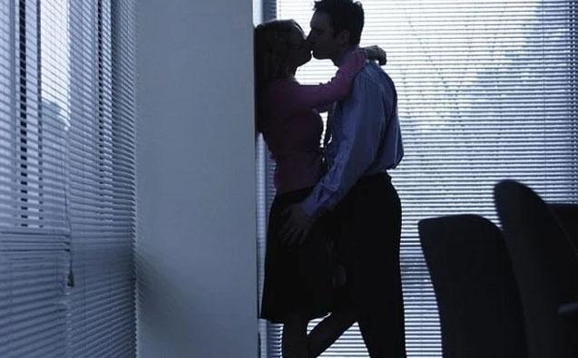 Rơi vào lưới tình với nam đồng nghiệp rồi vỡ mộng về anh ta sau khi ly hôn chồng-1