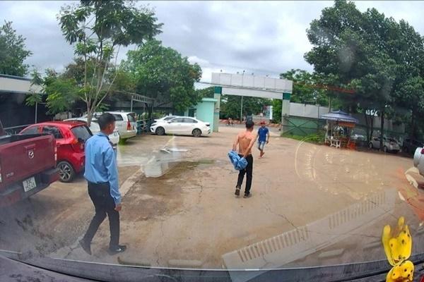 Tài xế vụ bảo vệ chặn xe cứu thương: Bệnh viện vu khống, chưa xin lỗi tôi-2