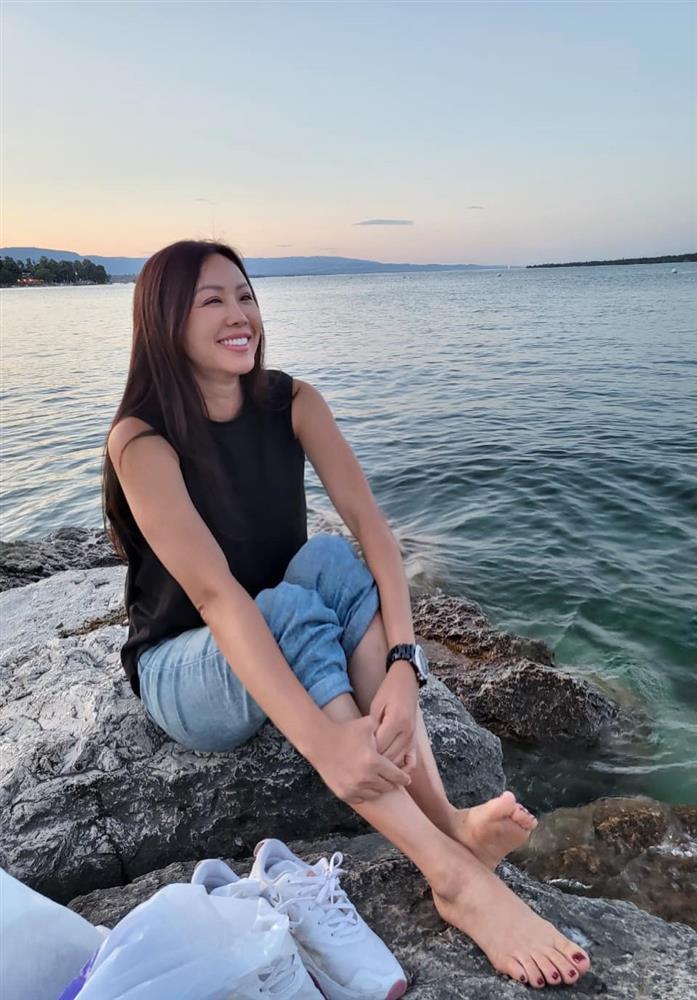 Thời trang đi biển bất ổn của Hoa hậu vừa ly hôn chồng thứ tư-12