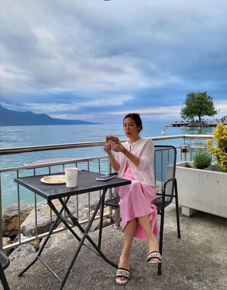 Thời trang đi biển bất ổn của Hoa hậu vừa ly hôn chồng thứ tư-9