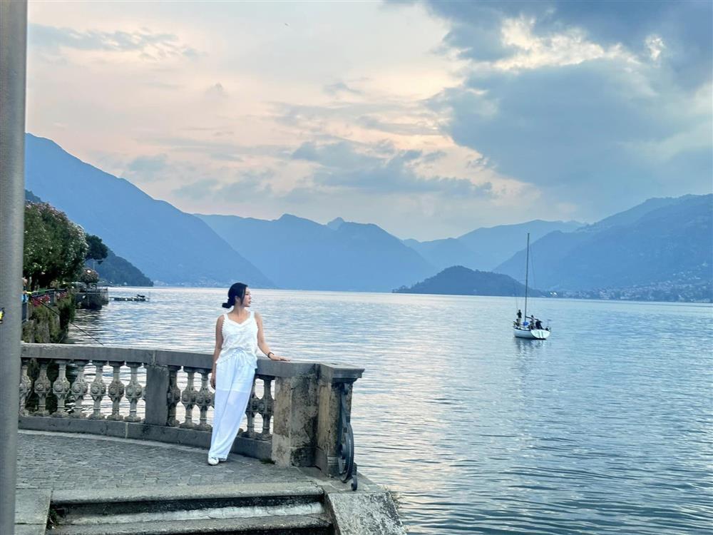 Thời trang đi biển bất ổn của Hoa hậu vừa ly hôn chồng thứ tư-10