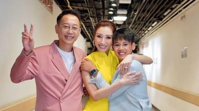 Diện mạo con trai 12 tuổi của Hoa hậu đẹp nhất Hong Kong gây bàn tán-3