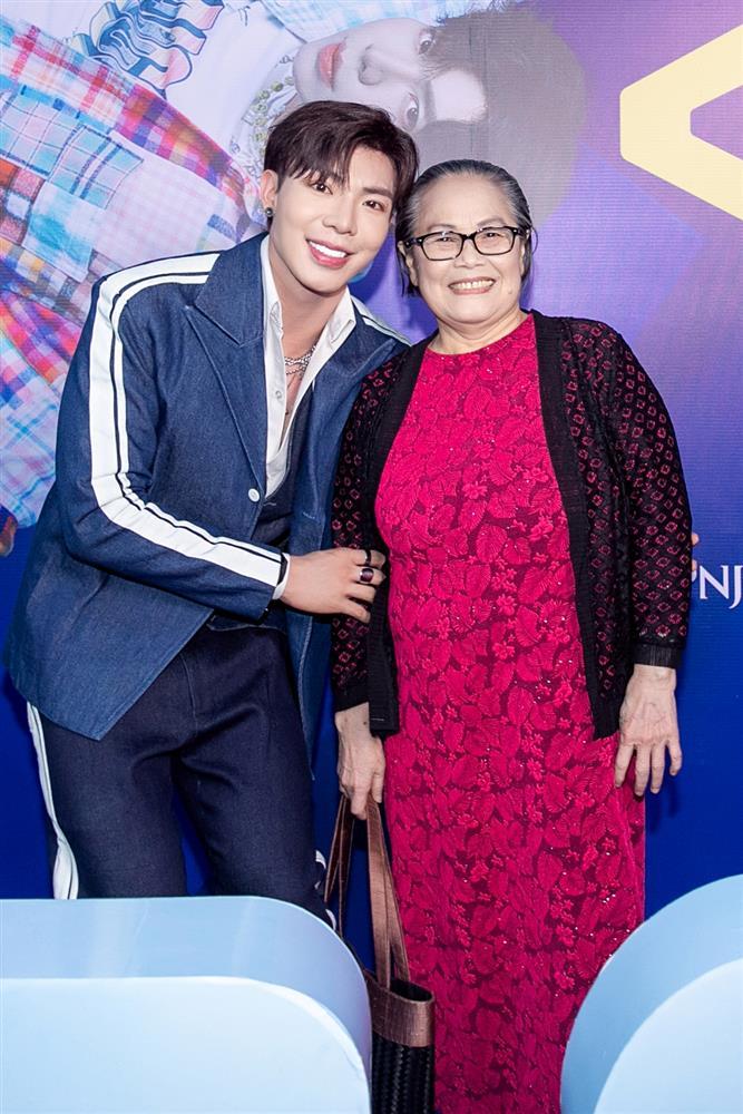 Erik trúng tiếng sét ái tình với người hoạt động trong showbiz-3