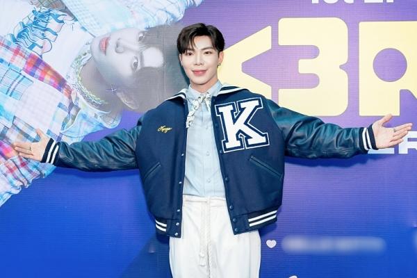 Erik dừng hợp tác với quản lý kỳ cựu sau 7 năm gắn bó-2