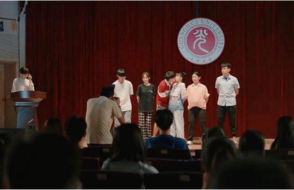 Bản sao Lưu Diệc Phi có cảnh hôn thô bạo khiến dân mạng Trung Quốc dậy sóng-7