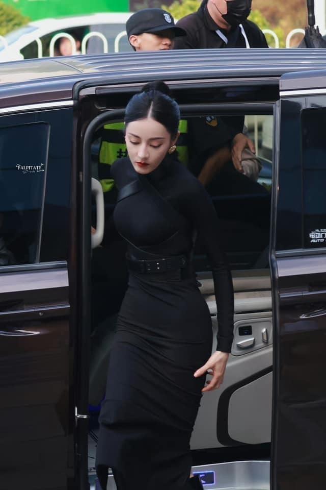 Địch Lệ Nhiệt Ba lấy lại phong độ trước camera thường-2