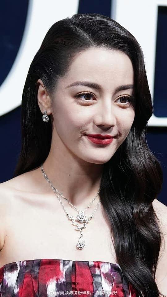 Địch Lệ Nhiệt Ba lấy lại phong độ trước camera thường-4