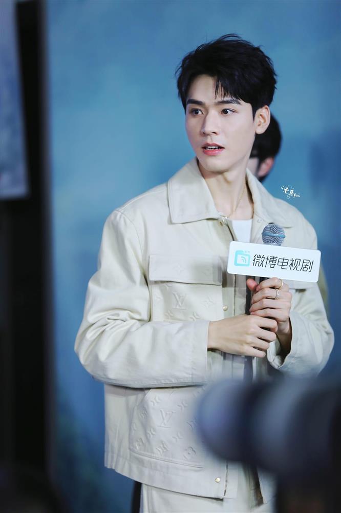 Địch Lệ Nhiệt Ba lấy lại phong độ trước camera thường-5