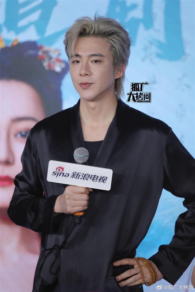 Địch Lệ Nhiệt Ba lấy lại phong độ trước camera thường-7