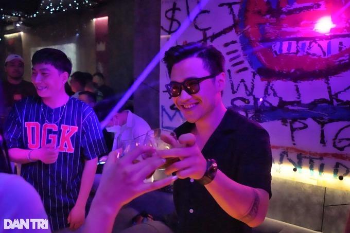 Nghề không được tin ai, đi làm ngày nào cũng bị gạ tình-2