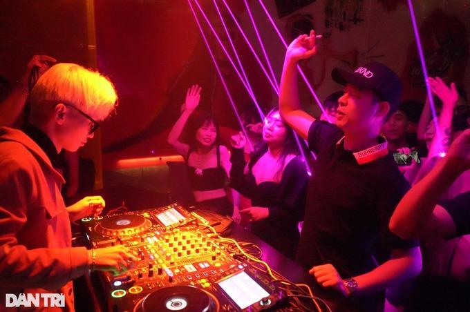 Nghề không được tin ai, đi làm ngày nào cũng bị gạ tình-3