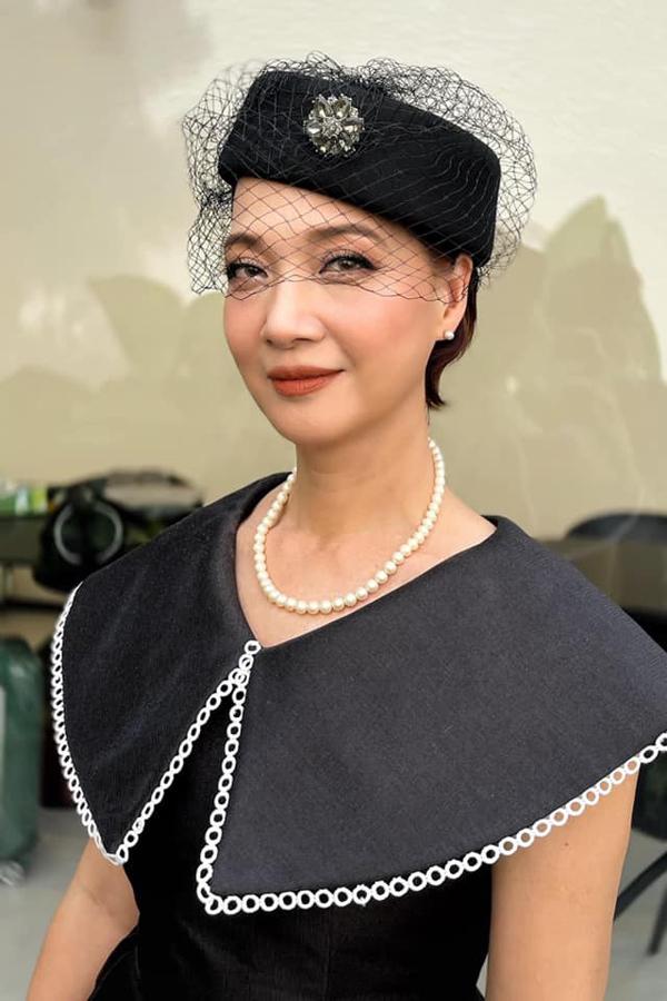 Sắc vóc tuổi 60 của NSND Lê Khanh: Cơ thể săn chắc nhờ siết cân bằng nước tự chế-4