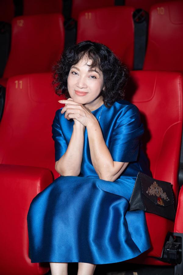 Sắc vóc tuổi 60 của NSND Lê Khanh: Cơ thể săn chắc nhờ siết cân bằng nước tự chế-8