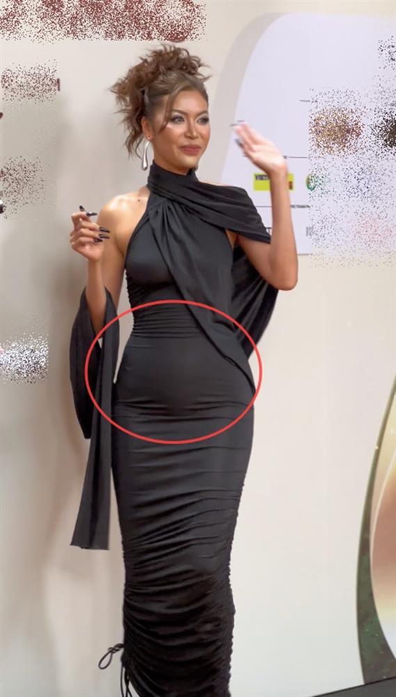 Váy lụa dính người: Bụng siêu mẫu cũng tròn ủng, nạn nhân mới là Trương Quỳnh Anh-1