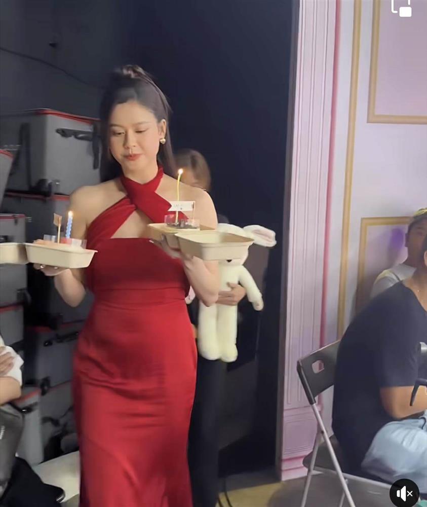 Váy lụa dính người: Bụng siêu mẫu cũng tròn ủng, nạn nhân mới là Trương Quỳnh Anh-4