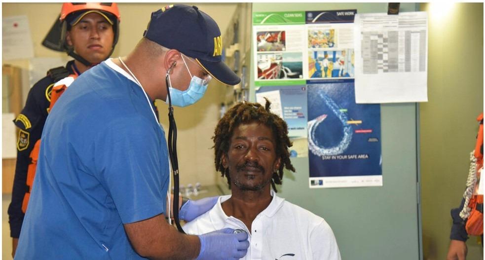 Thủy thủ kể chuyện sống sót thần kỳ khi bị mắc kẹt trên biển-1