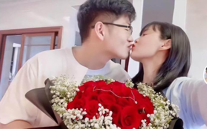 Người phụ nữ U50 lấy con trai của bạn thân, mẹ chồng ngất xỉu khi biết tin-1