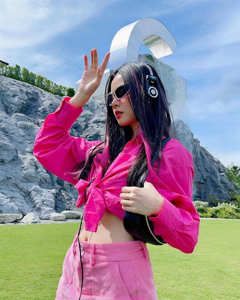 Màn flex làm giảng viên của Midu và khoe thành tích của sao Việt-2