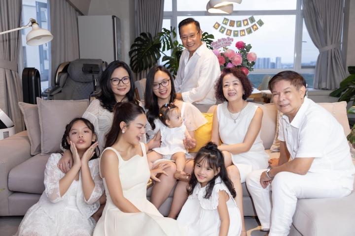 Phạm Quỳnh Anh mở tiệc mừng con gái tròn 1 tuổi-4