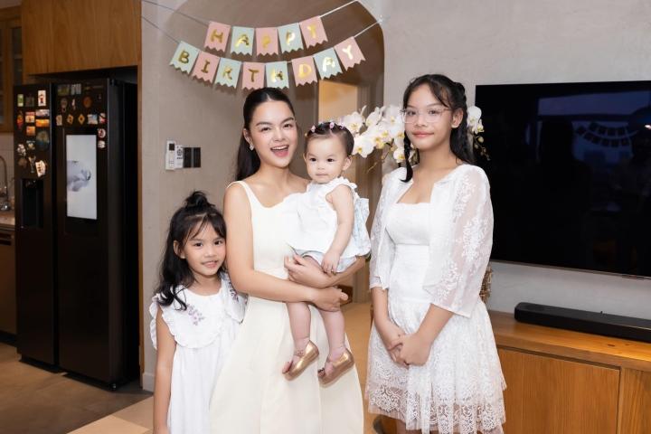 Phạm Quỳnh Anh mở tiệc mừng con gái tròn 1 tuổi-5