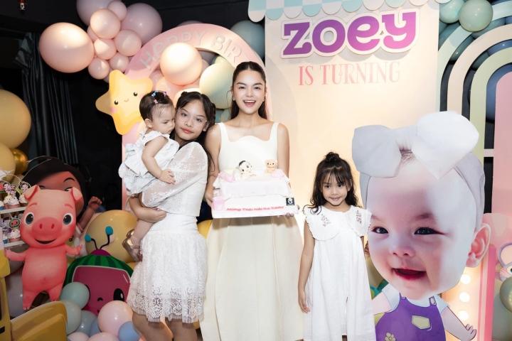 Phạm Quỳnh Anh mở tiệc mừng con gái tròn 1 tuổi-7