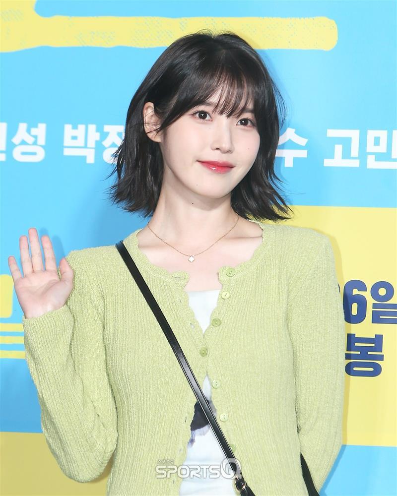 IU lần đầu dự cùng 1 sự kiện với tình cũ sau 6 năm chia tay-1