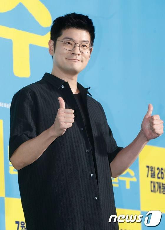 IU lần đầu dự cùng 1 sự kiện với tình cũ sau 6 năm chia tay-2