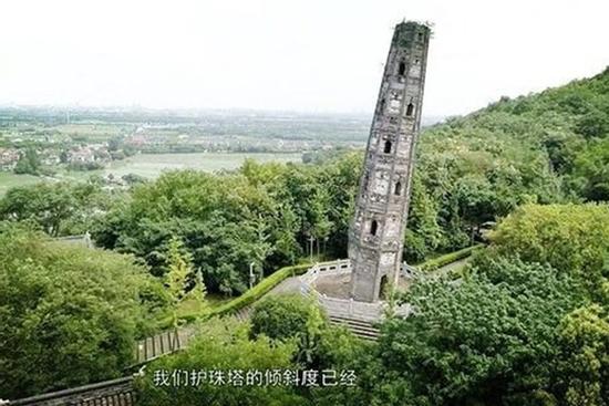 Tháp cổ chứa xá lị Phật, nghiêng hơn tháp Pisa vẫn đứng vững gần 1.000 năm