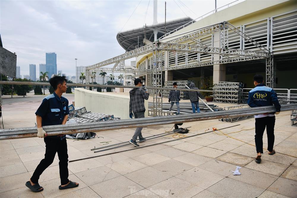 Sân khấu ở Mỹ Đình vẫn đang được dựng dù show BlackPink vướng tin bị hủy-8