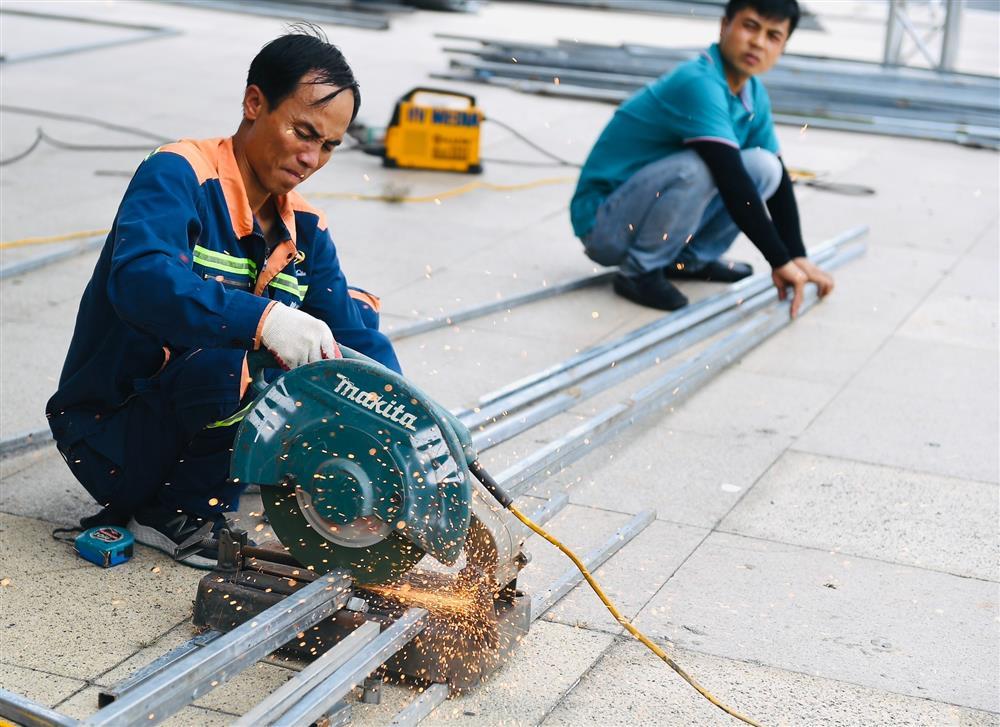 Sân khấu ở Mỹ Đình vẫn đang được dựng dù show BlackPink vướng tin bị hủy-9