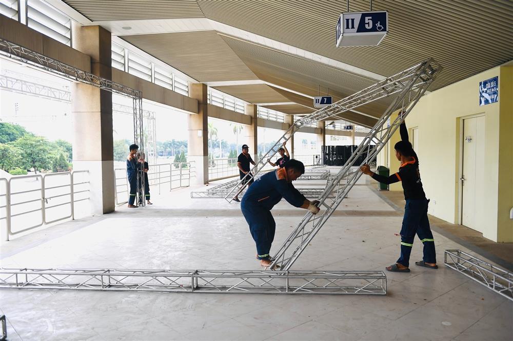 Sân khấu ở Mỹ Đình vẫn đang được dựng dù show BlackPink vướng tin bị hủy-10