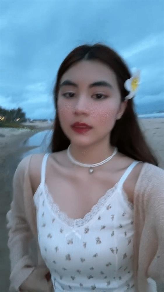 Con gái út của Quyền Linh xinh sắc sảo, không thay đổi điểm này để giống ba-1