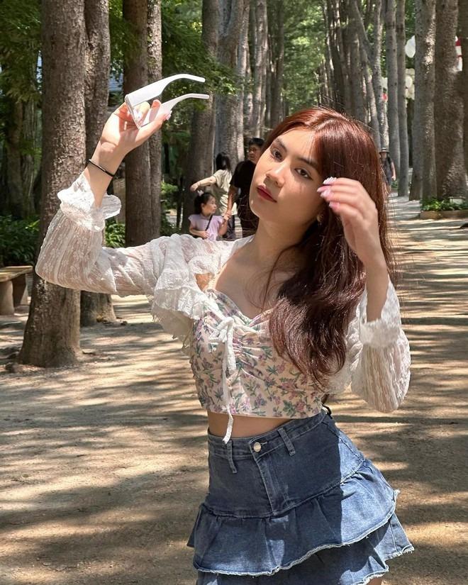 Con gái út của Quyền Linh xinh sắc sảo, không thay đổi điểm này để giống ba-2